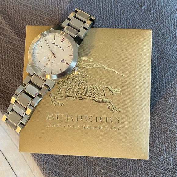 Burberry Watch - Picture 3 of 4